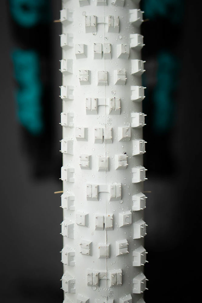 Onza Porcupine TRC 27.5x2.40 White Edition Folding Tyre – Image 2